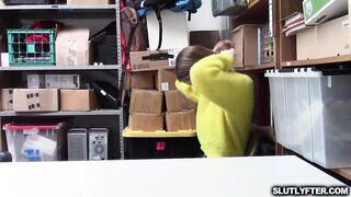 Shoplyfter Got Finger Fuck And Cock Fed By The Lp Officer.