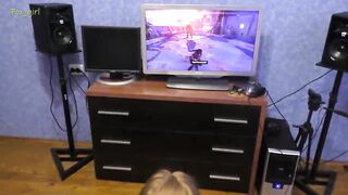 Stepsister Occupied The Pc. Fucked Her & Cum On Her Hair While She Played