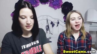 Hot Teen Duo Fucking Pussy On Cam