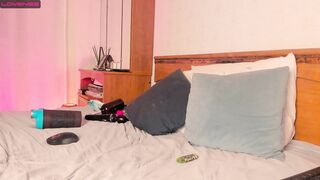 Meli_gree 18-Nov-22 on webcam