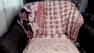 raven_feathers on webcam 11-20-2022