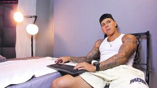 zeus_xxxx webcam porn vid (11/22/2022)