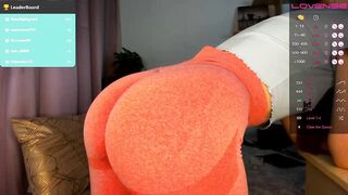 _nikoll_s on webcam (11/28/2022)