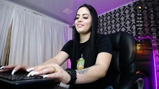 emily_roose_ video 20 December 2022