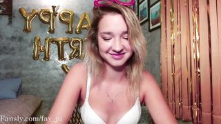 Screenshot from fay_ju's live webcam sex show video