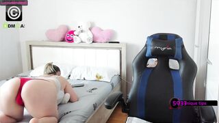 Screenshot from vanessacroft's live webcam sex show video