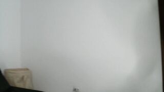 Screenshot from kiki_akai's live webcam sex show video