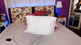 Screenshot from miss_kora's live webcam sex show video