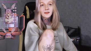 raiingurl in web chat (02/04/2023)