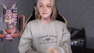 raiingurl in web chat (02/04/2023)