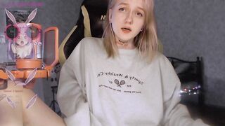 raiingurl in web chat (02/04/2023)