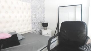 Screenshot from emma_lean's live webcam sex show video