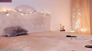 Screenshot from zenydaxbelle's live webcam sex show video