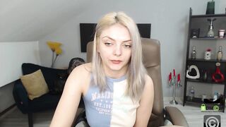 Allysonsparking posing on webcam 03-07-2023