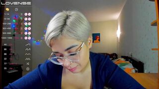 000zabava000 03/22/2023 posing on cam