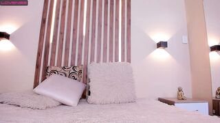 maryevans_ on live cam 04 April 2023