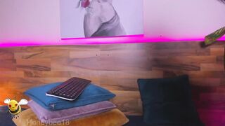 _honeybee18 cam porn video 18-Apr-2023