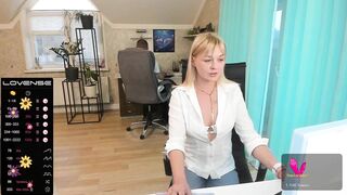 Karinadeniss on webcam - (05-04-2023)