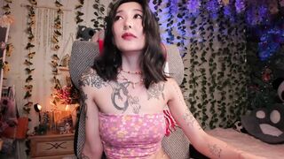 Screenshot from kellyasian's live webcam sex show video