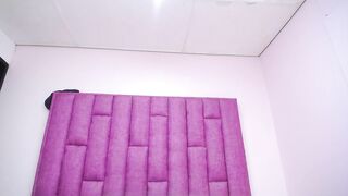 Screenshot from cumontitsxxx's live webcam sex show video