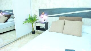 lily_greey naked cam chat 20 October 2023