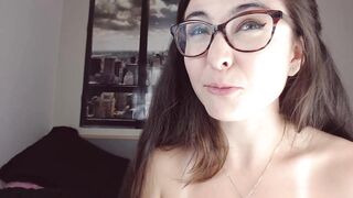 littlee33 05-Aug-20 posing on webcam