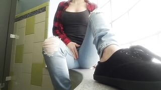 Puny Sweetie Splashes In Public Toilet! @peachesdoe97