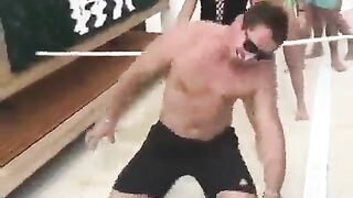 Oops! Embarrassing Pussy Display!